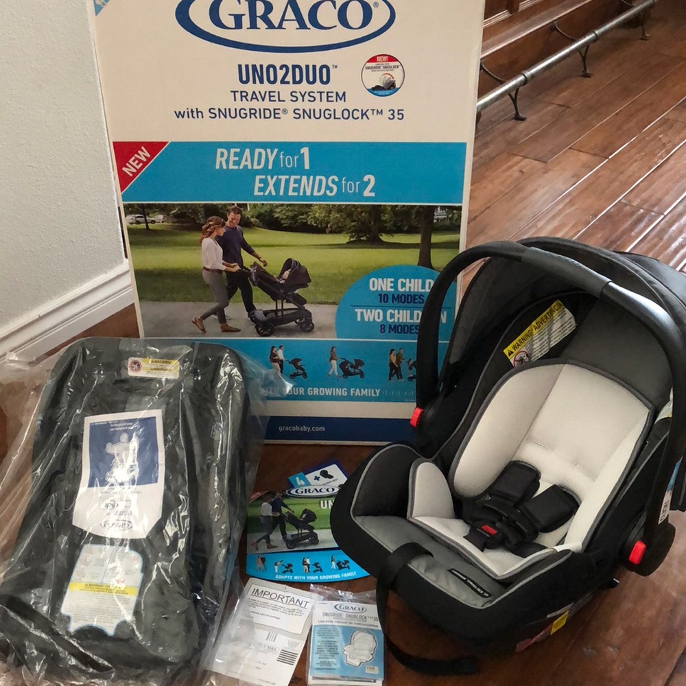Graco snugride snuglock 35 car seat with base